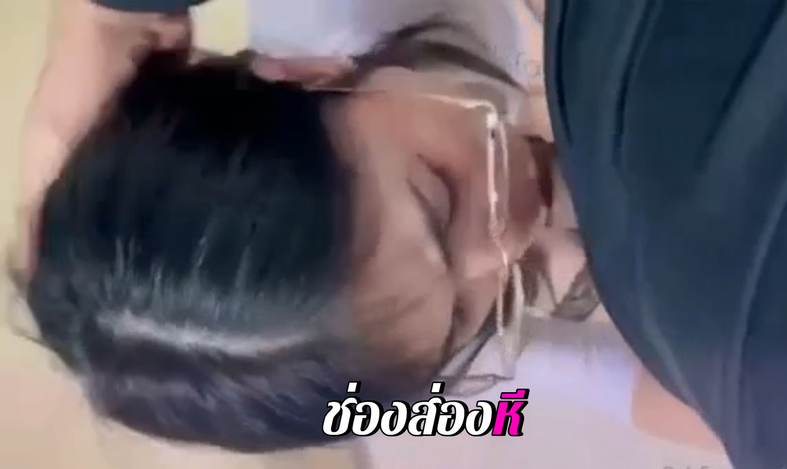 หลุดโอลี่แฟนน้องแอม amam7078 เย็ดกับแฟนบนโซฟา โดนกระแทกรูหีสดๆ อย่างเสียว ครางลั่นห้อง น่าเย็ดมาก